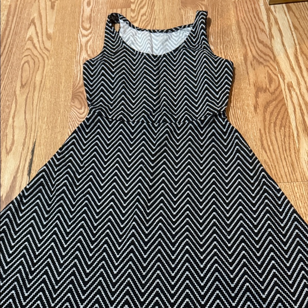 Mossimo Supply Co. Black and White Patterned Top